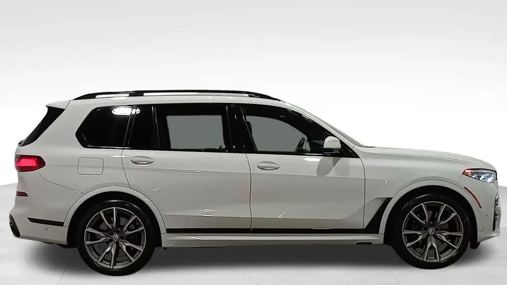 2022 BMW X7 M50i