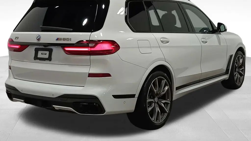 2022 BMW X7 M50i