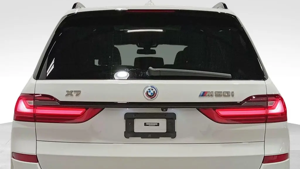 2022 BMW X7 M50i
