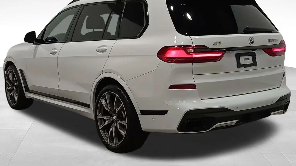 2022 BMW X7 M50i