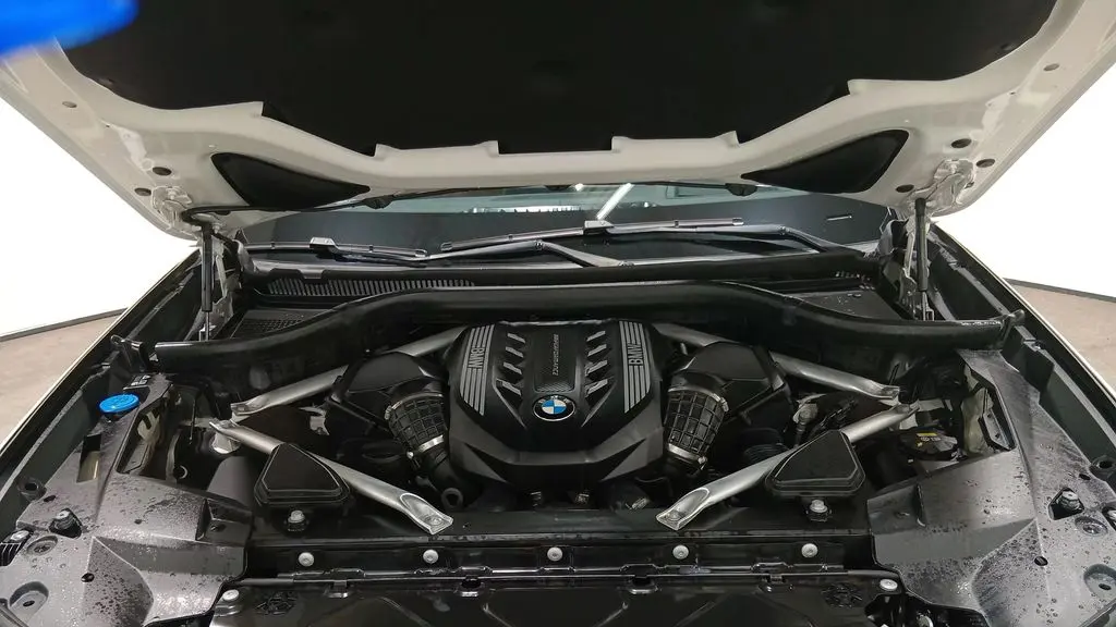 2022 BMW X7 M50i