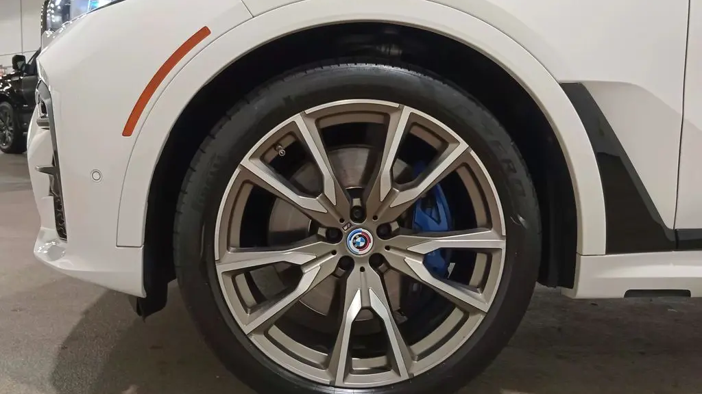 2022 BMW X7 M50i