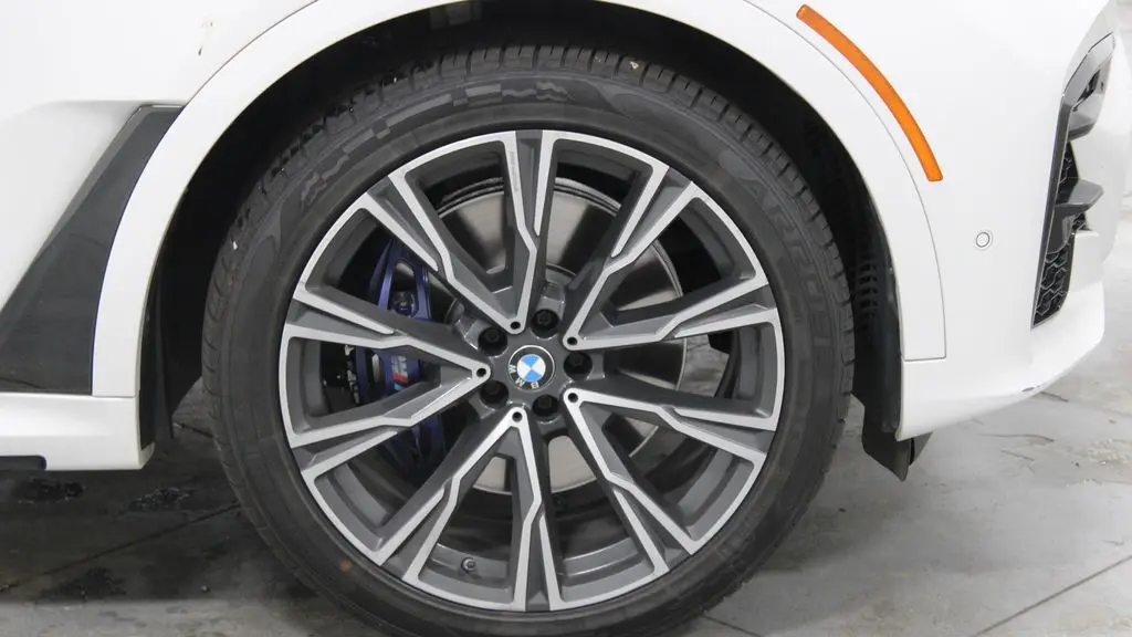 2021 BMW X7 M50i