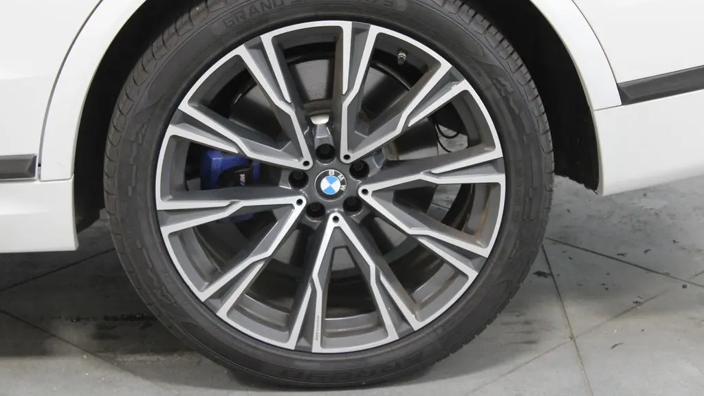 2021 BMW X7 M50i