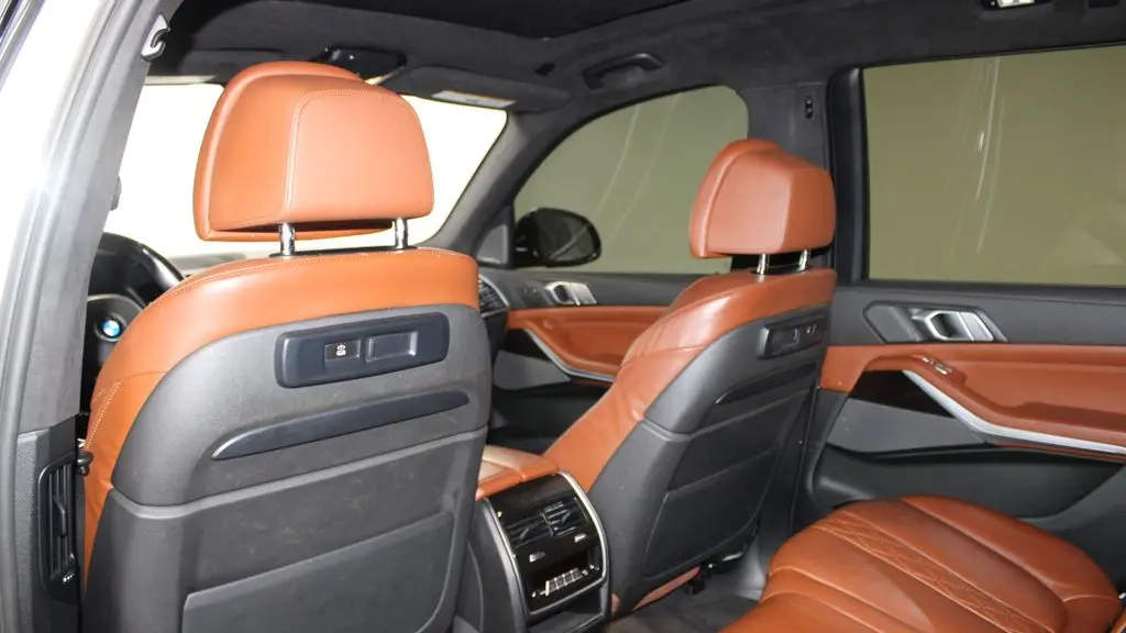 2021 BMW X7 M50i