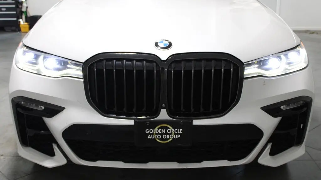 2021 BMW X7 M50i