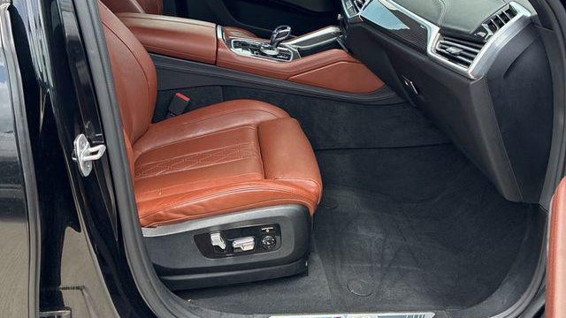 2021 BMW X6 M50i
