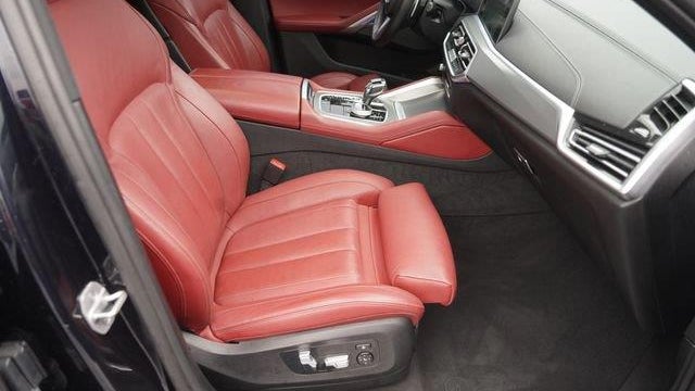 2021 BMW X6 M50i