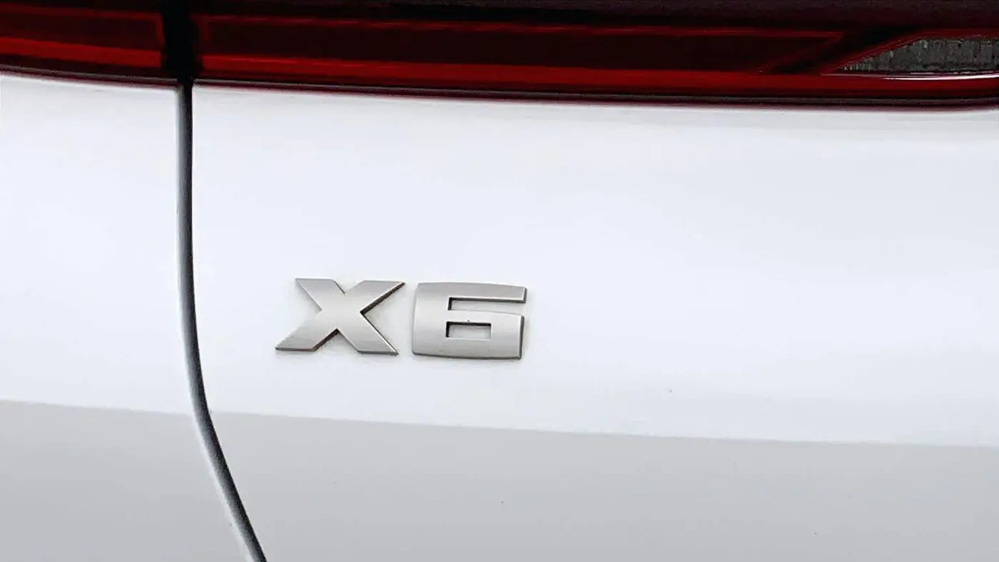 2021 BMW X6 M50i