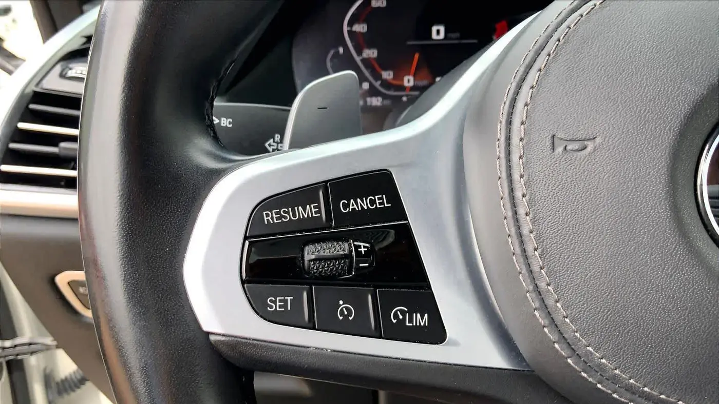 2021 BMW X6 M50i