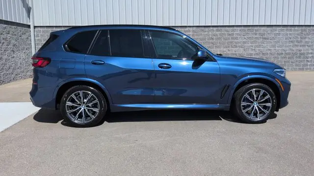2022 BMW X5 M50i