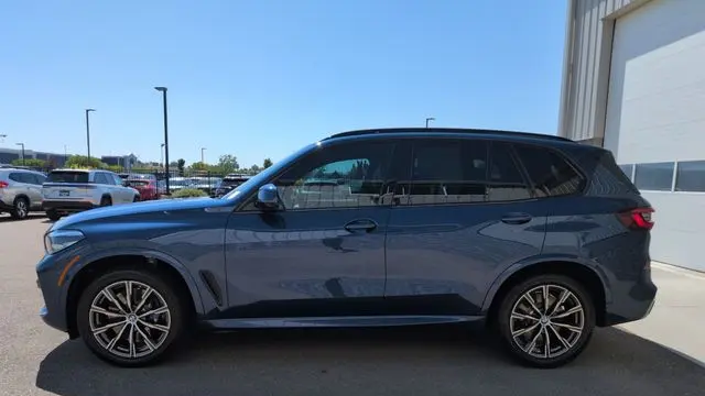 2022 BMW X5 M50i