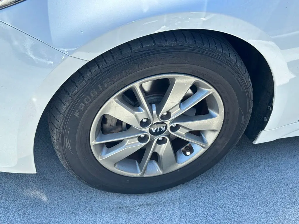2016 Kia Optima - $11,998