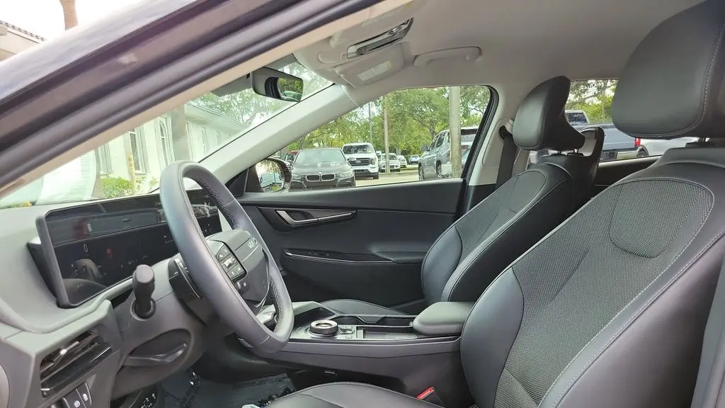 2025 Kia EV6 Light