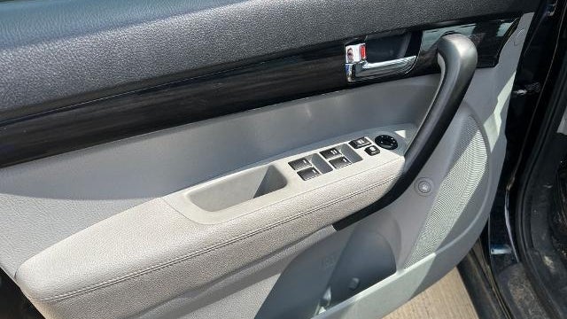2011 Kia Sorento LX