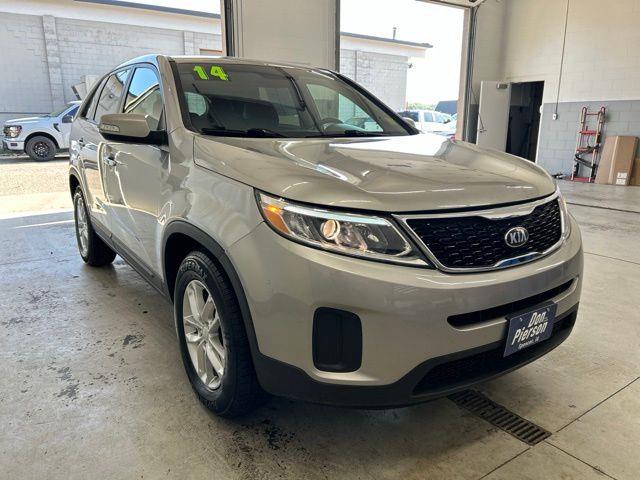 2014 Kia Sorento - $9,400