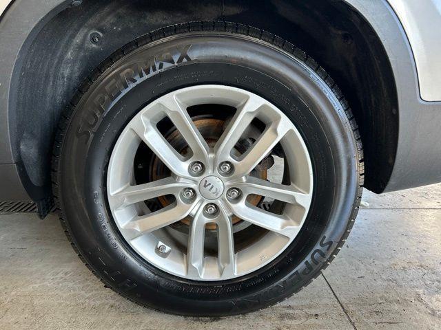 2014 Kia Sorento - $9,400