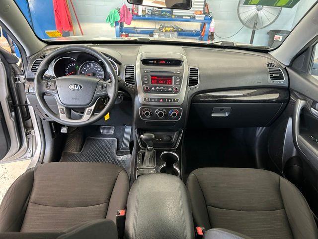 2014 Kia Sorento - $9,400