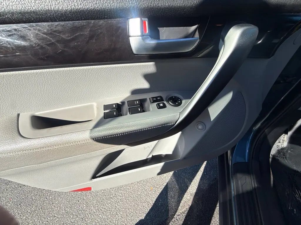 2014 Kia Sorento - $8,702
