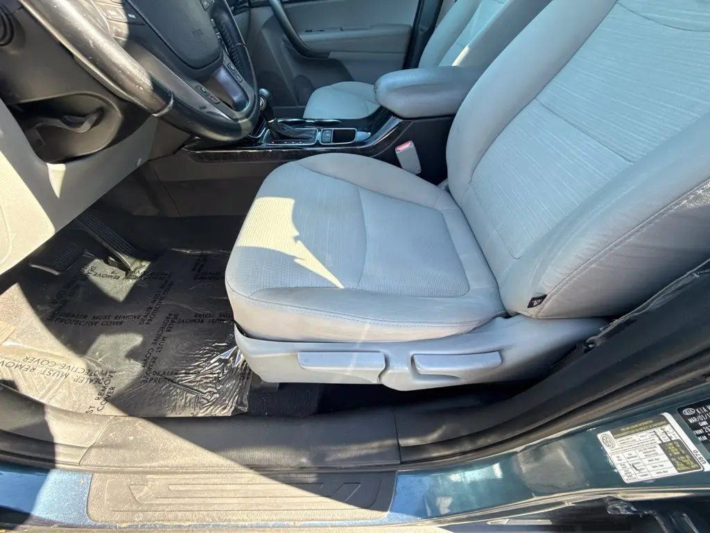 2014 Kia Sorento - $8,702