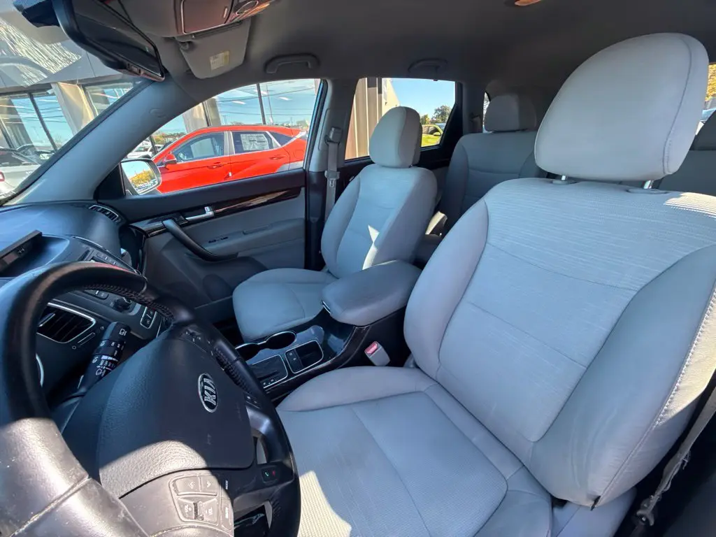 2014 Kia Sorento - $8,702