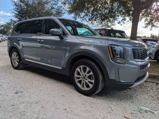 2022 Kia Telluride with Everlasting Silver Exterior