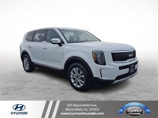 2022 Kia Telluride with Glacial White Pearl Exterior