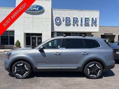 Photo of a 2023 Kia Telluride EX 4DR SUV for sale