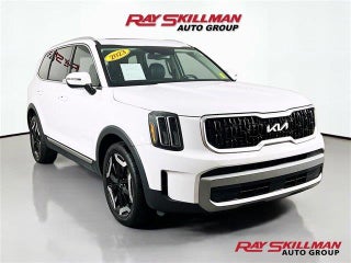 2023 Kia Telluride with Glacial White Pearl Exterior