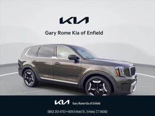 2024 Kia Telluride with Dark Moss Exterior