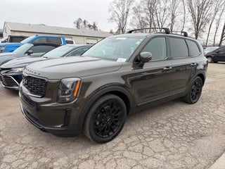 2022 Kia Telluride with Dark Moss Exterior