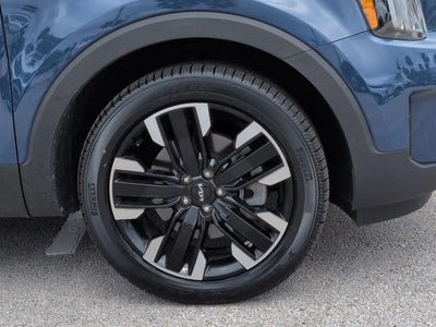 Photo of a 2024 Kia Telluride SX 4DR SUV for sale