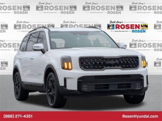 2024 Kia Telluride with Glacial White Pearl Exterior