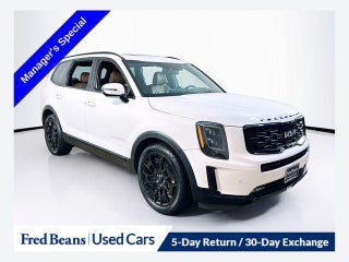 2022 Kia Telluride with Glacial White Pearl Exterior