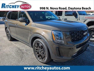 2022 Kia Telluride with Dark Moss Exterior