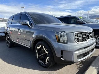 2023 Kia Telluride with Everlasting Silver Exterior