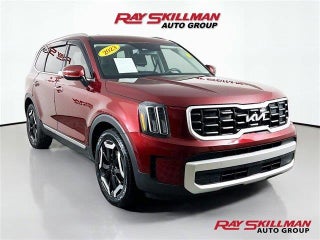 2023 Kia Telluride with Dawning Red Exterior
