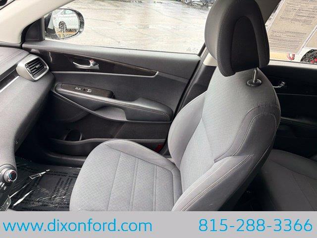 2016 Kia Sorento - $8,944