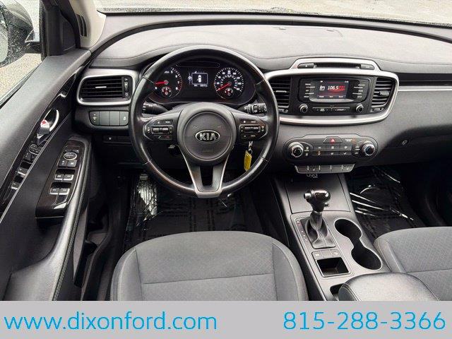 2016 Kia Sorento - $8,944