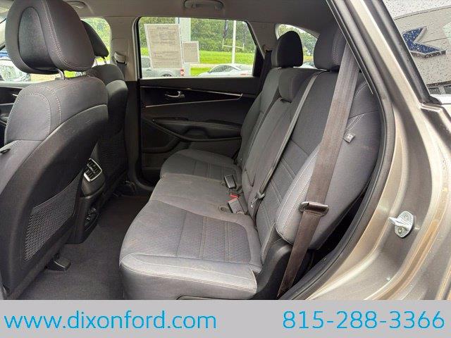 2016 Kia Sorento - $8,944