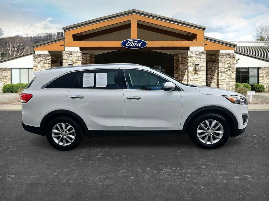 2018 Kia Sorento - $9,899