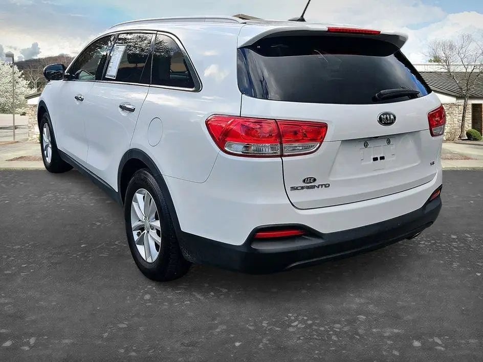 2018 Kia Sorento - $9,899