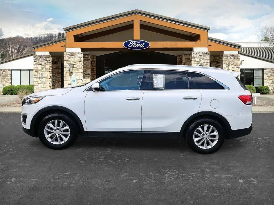 2018 Kia Sorento - $9,899