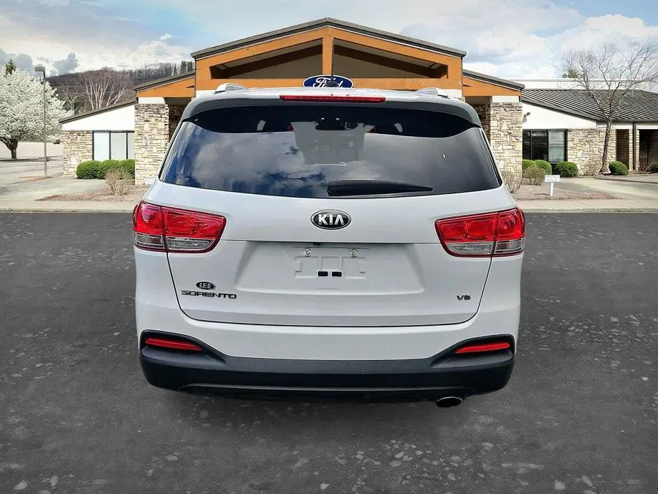 2018 Kia Sorento - $9,899