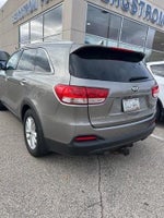 2017 Sorento Thumbnail 6