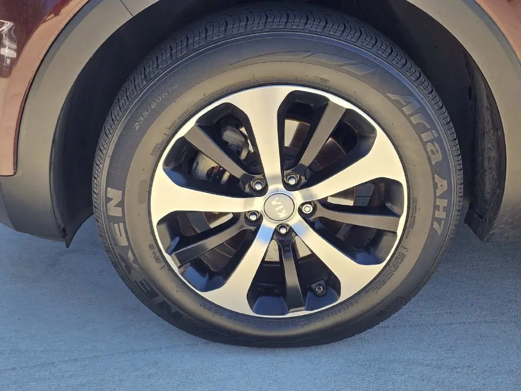 2017 Kia Sorento - $10,000