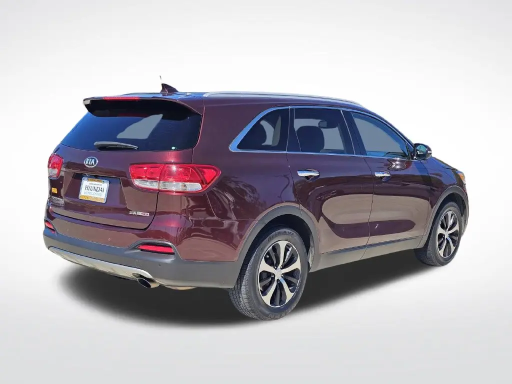 2017 Kia Sorento - $10,000
