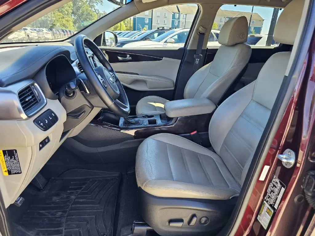 2017 Kia Sorento - $10,000
