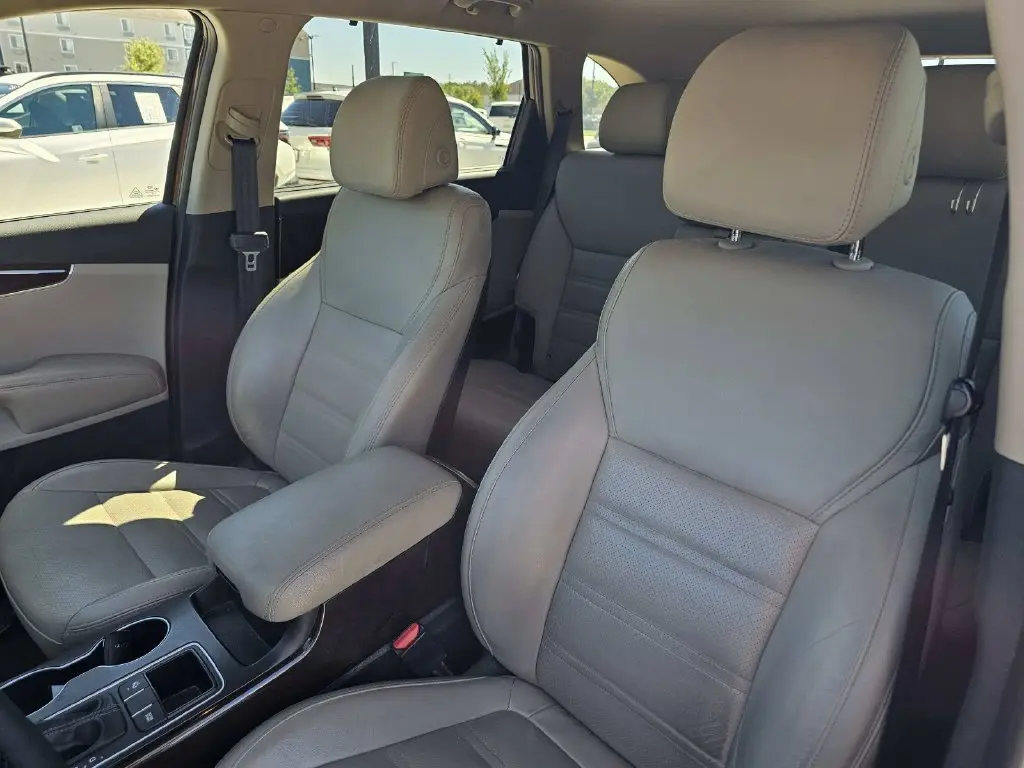 2017 Kia Sorento - $10,000