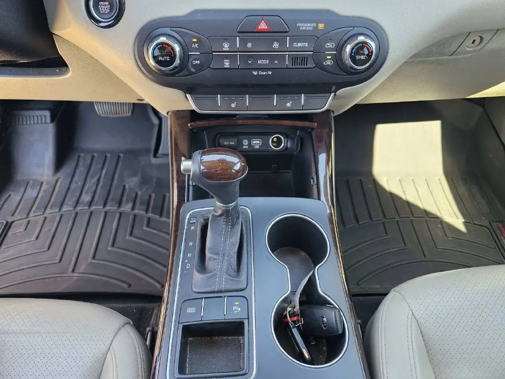 2017 Kia Sorento - $10,000